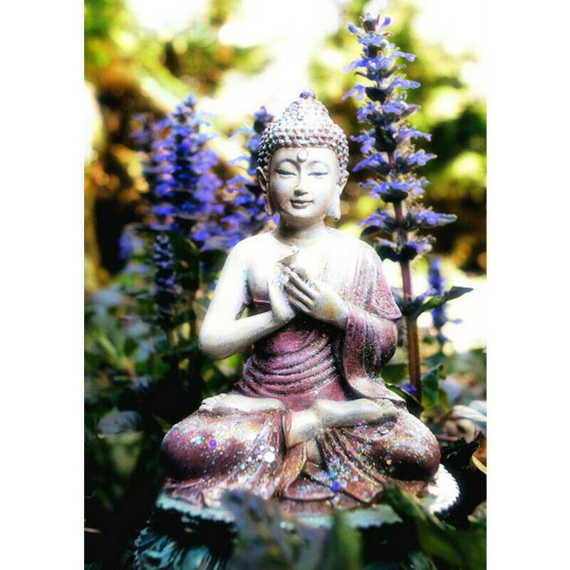 Buddha lila virággal a háttérben kreatív gyémántkirakó készlet